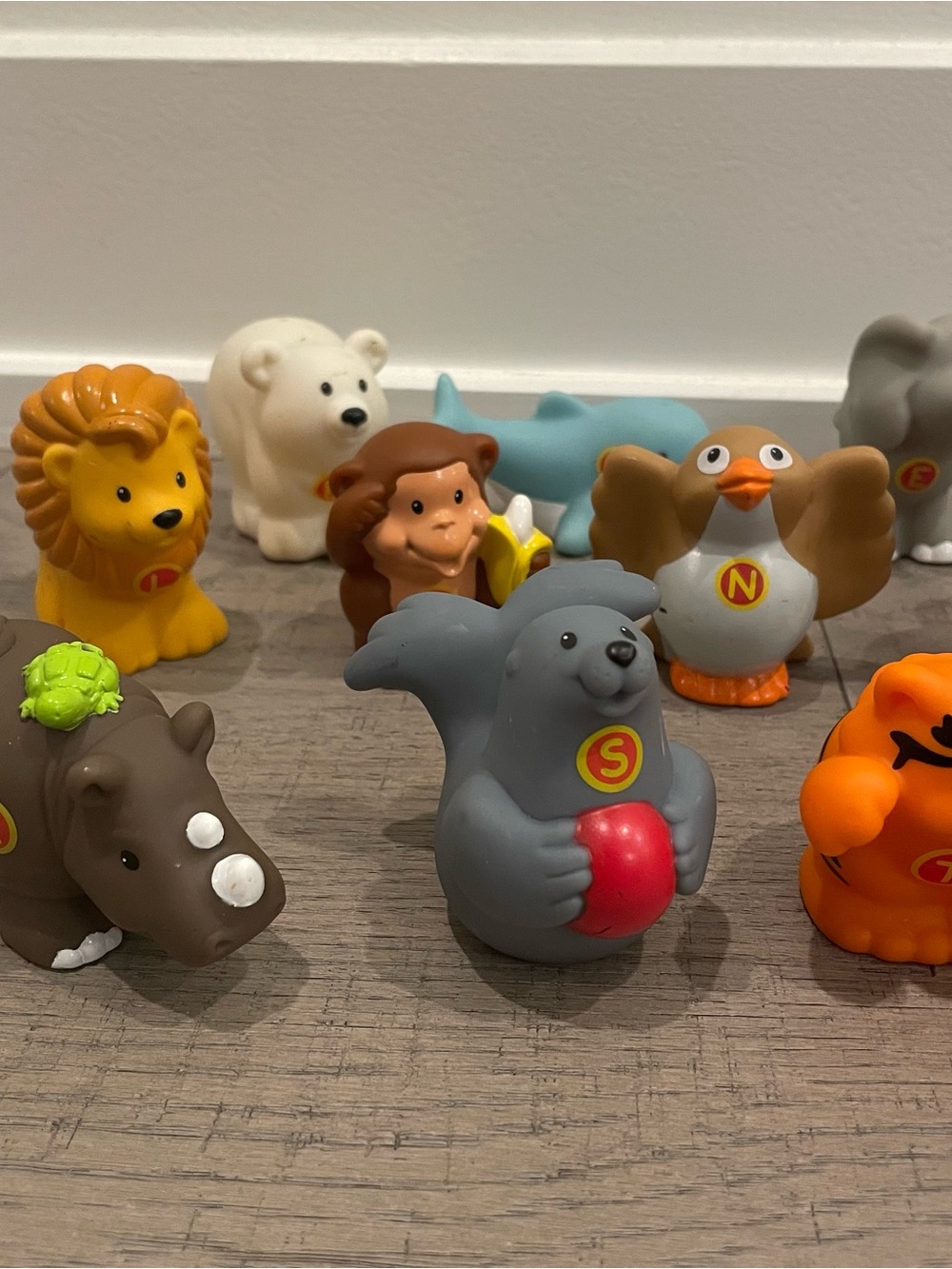 16 Fisher Price Little People Alphabet Animals - Picture 2 of 12